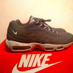 Slightly used men's Air Max 95.